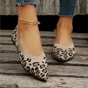 Leopard Chic: Women's Stylish Pointed Toe Slip-On Flats for Effortless Casual